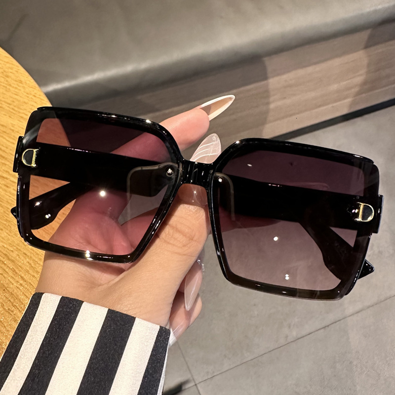 Luxury brands designer Oversized Square Sunglasses Women Retro Gradient Lens Fashion Runway Streetwear Celebrity Outdoor Eyewear Chic Trend Style