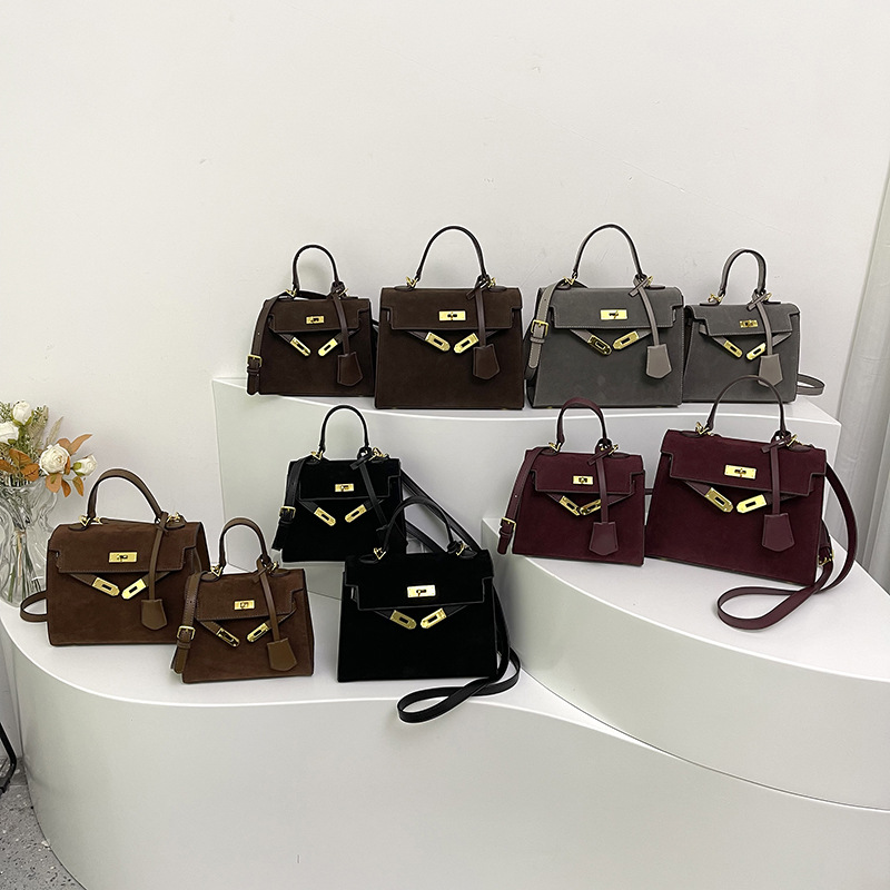designer luxury Vintage handbag for commuting women's 2026 new trendy crossbody niche large capacity matte leather bag Secure - view 5