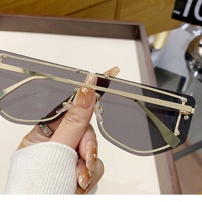 Designer Luxury Women's Sunglasses High-end Letter Integrated Sunglasses Metal Frame Gradient Ultra Clear Lenses Personalized Outdoor Anti Glare 