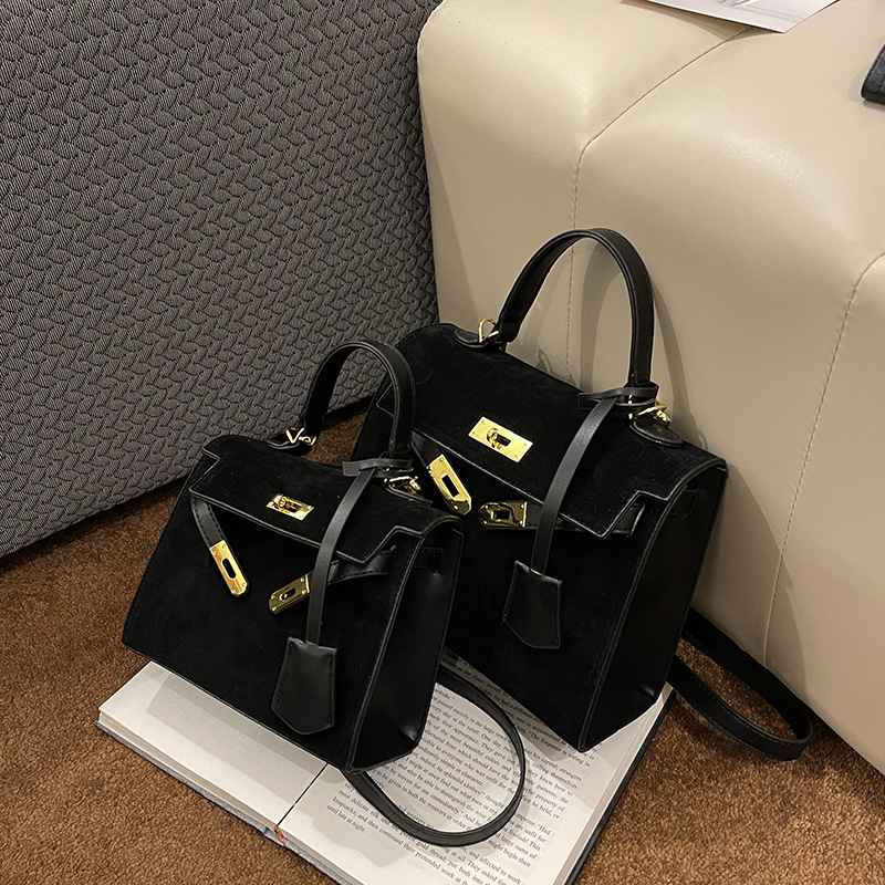 designer luxury Vintage handbag for commuting women's 2026 new trendy crossbody niche large capacity matte leather bag Secure - view 7
