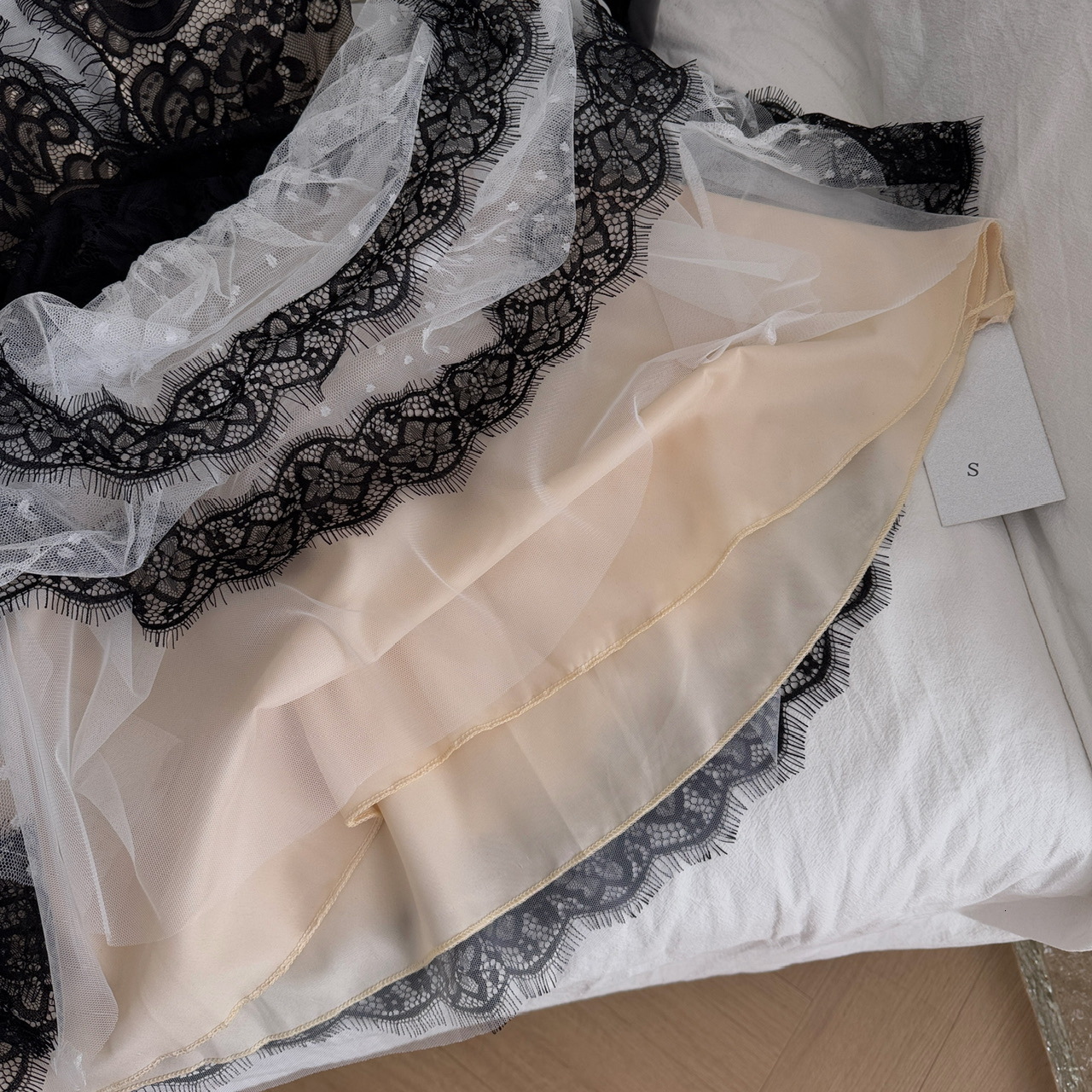 2026 summer fashion white polka dot mesh patchwork lace designer dress elegant and sexy short skirt with chest cushion suitable for daily travel and g