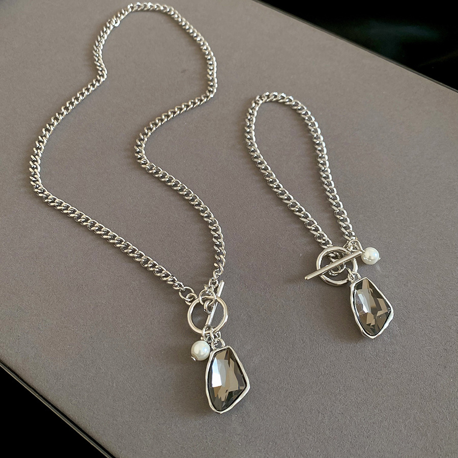 Diamond-embellished irregular chain pendant pearl necklace and bracelet set 2026 new minimalist style high-end jewelry for women - view 8