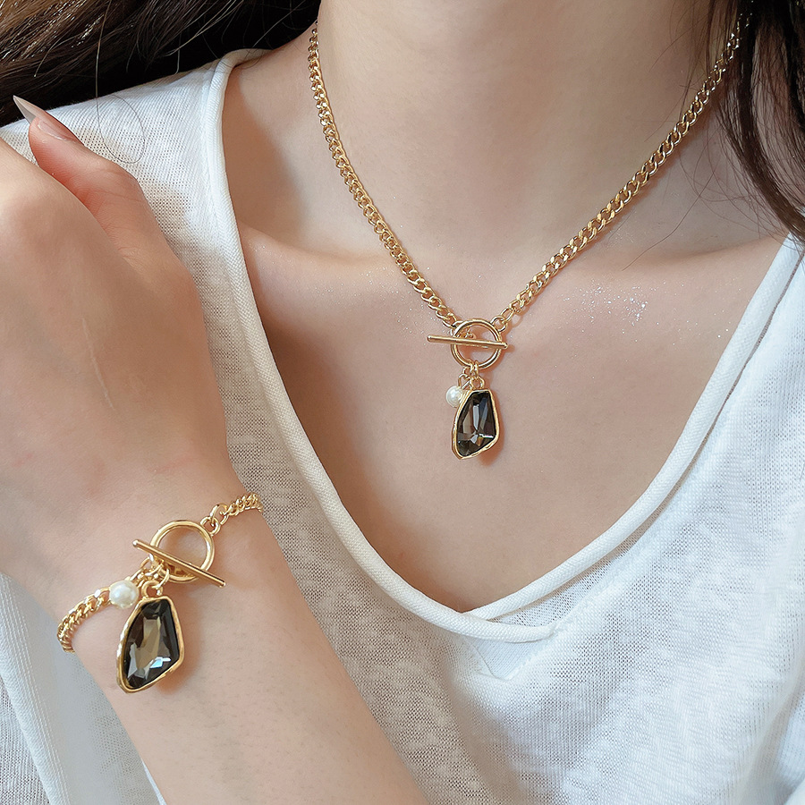 Diamond-embellished irregular chain pendant pearl necklace and bracelet set 2026 new minimalist style high-end jewelry for women - view 4