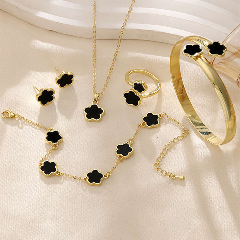 Bracelet Hot Sale Classic Five Leaf Grass Jewelry Set Light Luxury Style Necklace Women's Earrings Ring Bracelet Wholesale jewerly designer for w