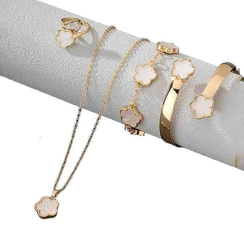 Bracelet Hot Sale Classic Five Leaf Grass Jewelry Set Light Luxury Style Necklace Women's Earrings Ring Bracelet Wholesale jewerly designer for w