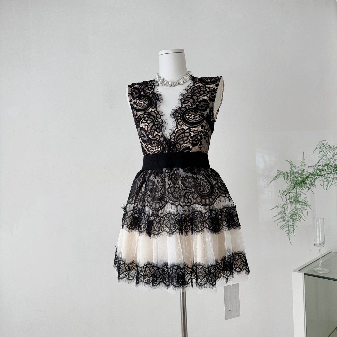 2026 summer fashion white polka dot mesh patchwork lace designer dress elegant and sexy short skirt with chest cushion suitable for daily travel and g