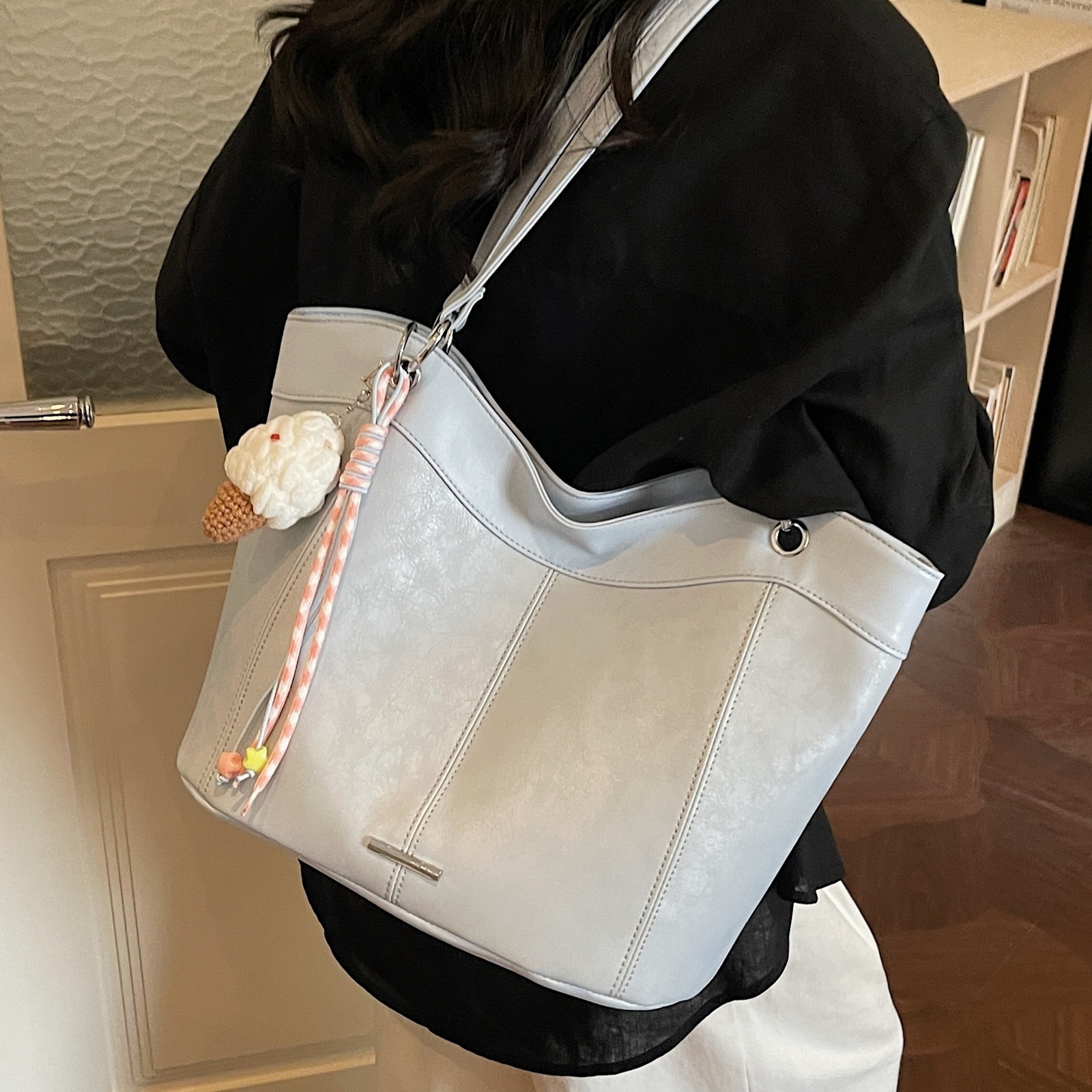 Silver Shoulder Bag Large Capacity Womens Bag High Quality Pu Leather Underarm Handbag Female Big Tote Bags Portable Briefcase 240815