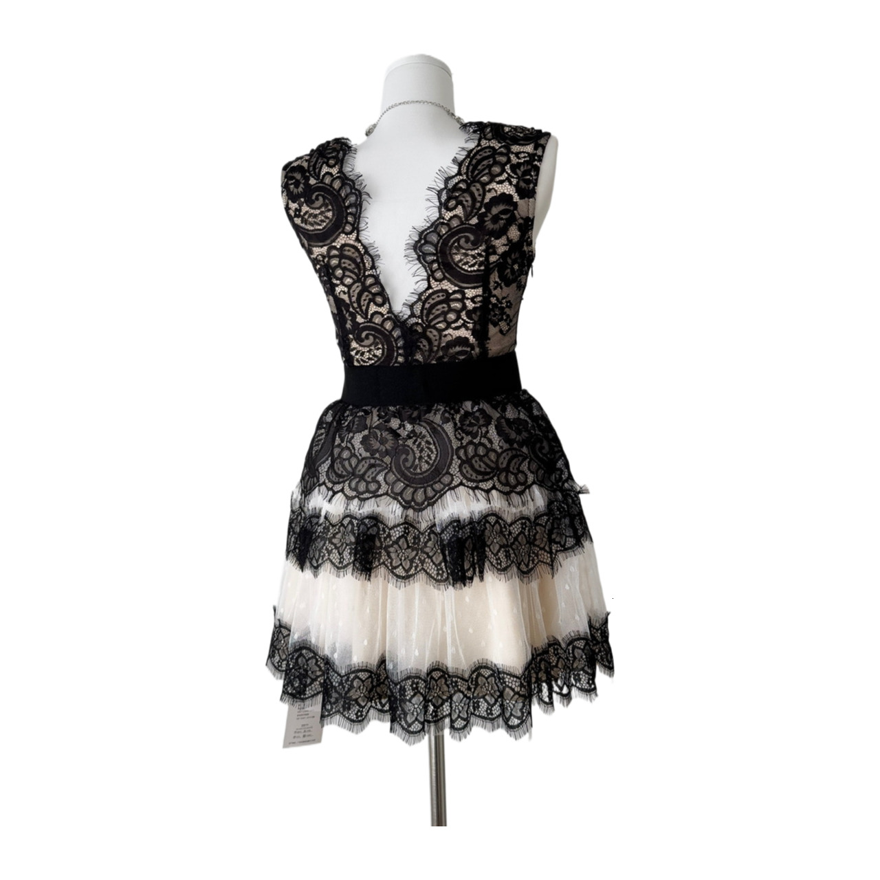 2026 summer fashion white polka dot mesh patchwork lace designer dress elegant and sexy short skirt with chest cushion suitable for daily travel and g
