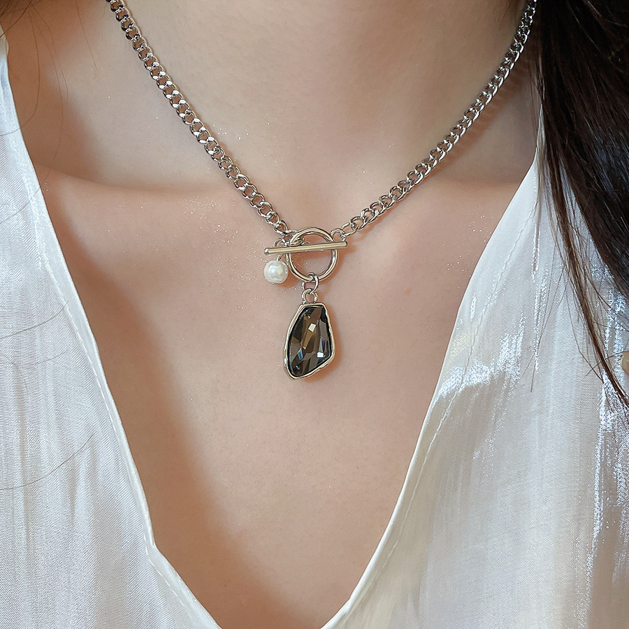 Diamond-embellished irregular chain pendant pearl necklace and bracelet set 2026 new minimalist style high-end jewelry for women - view 6