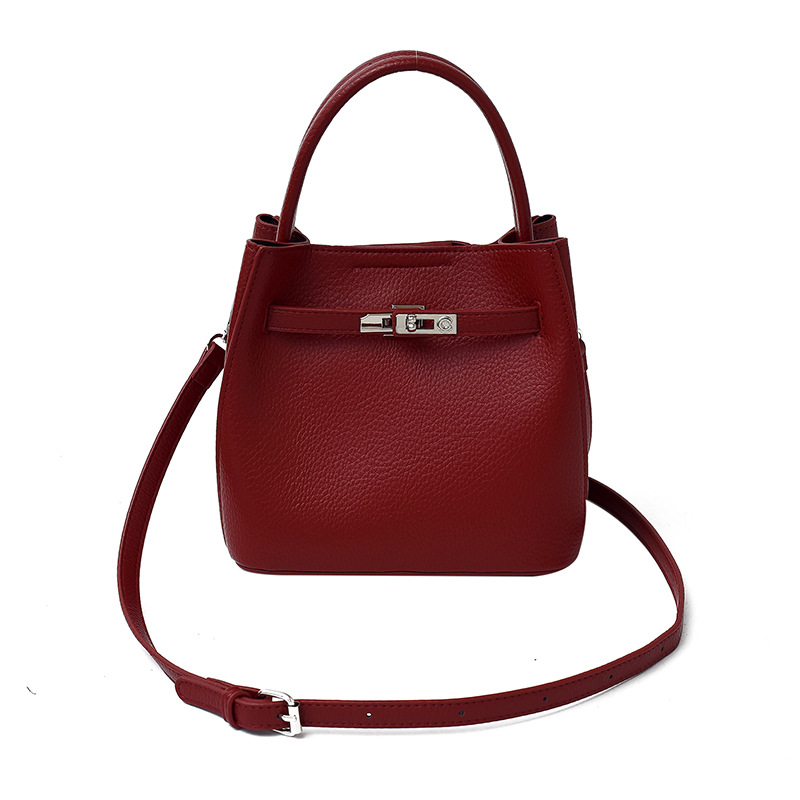 designer luxury 2026 Trendy Fashion Small Niche Shoulder Crossbody Handbag for Women
