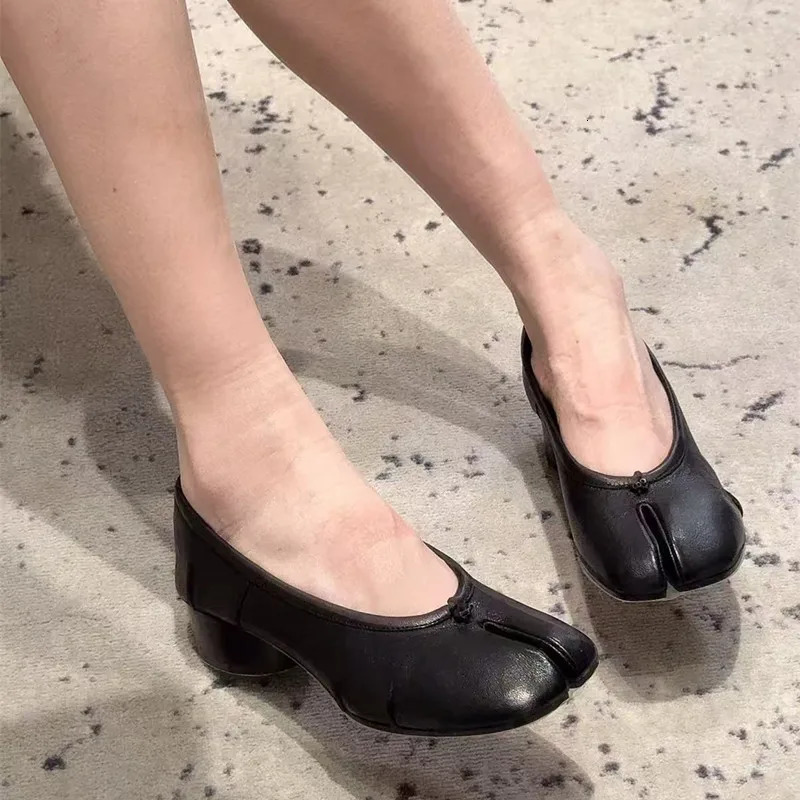 Spring Summer Microfiber Leather Split Toe Women Pumps Fashion Pleated ner Low Heeled Tabi Soft Soles Loafers Casual Shoes 260507