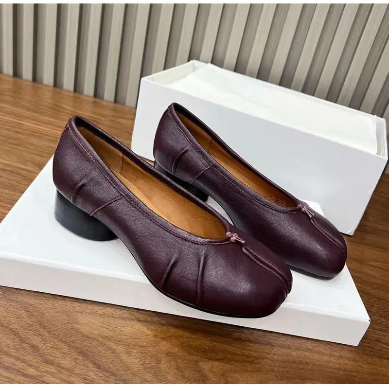 Spring Summer Microfiber Leather Split Toe Women Pumps Fashion Pleated ner Low Heeled Tabi Soft Soles Loafers Casual Shoes 260507