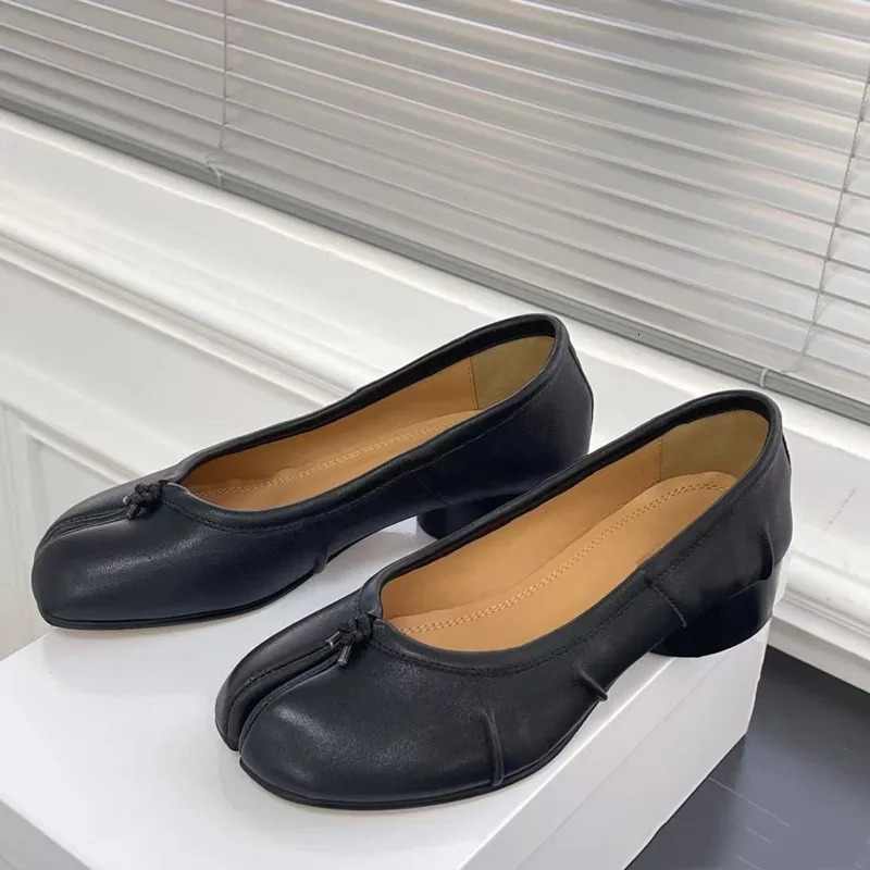 Spring Summer Microfiber Leather Split Toe Women Pumps Fashion Pleated ner Low Heeled Tabi Soft Soles Loafers Casual Shoes 260507