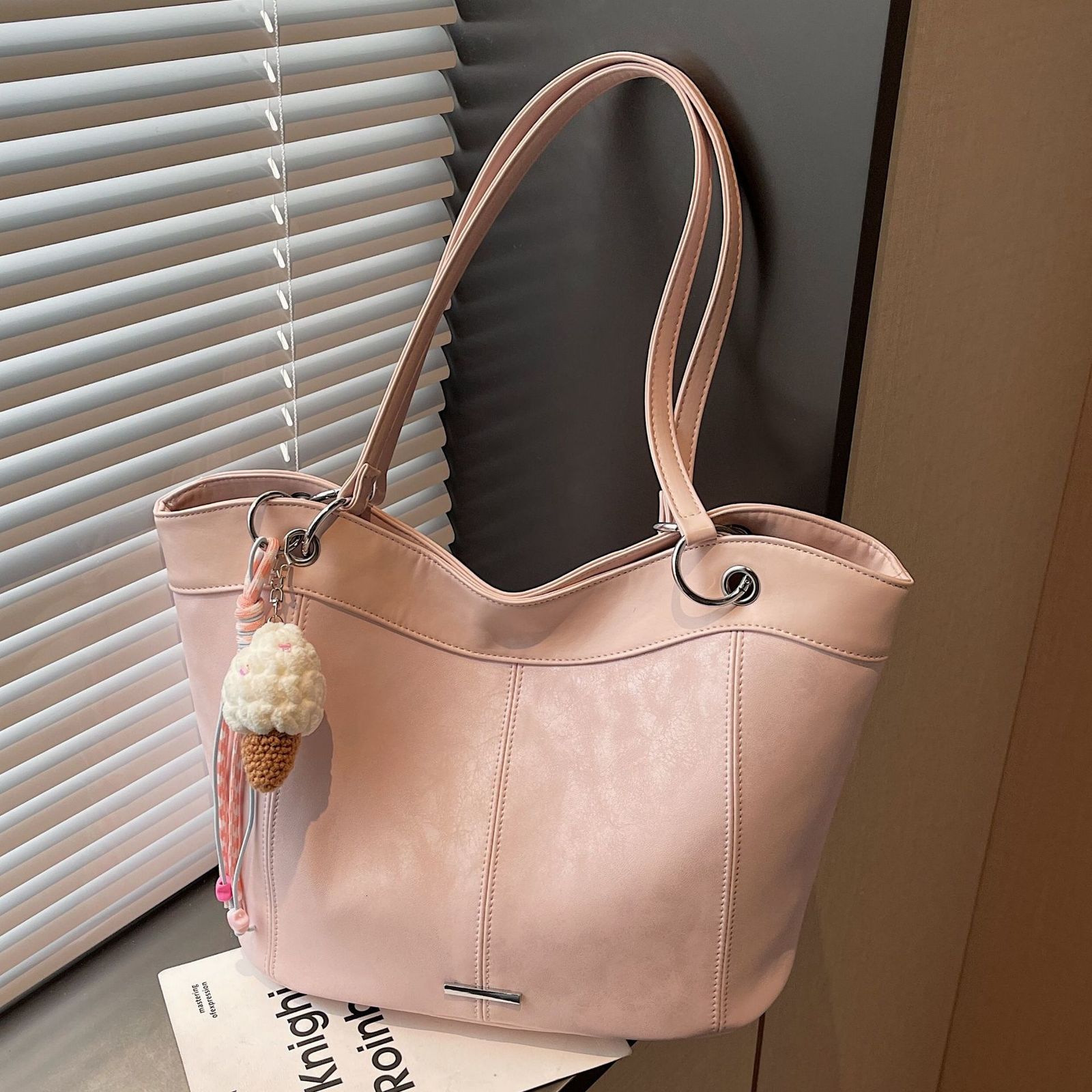 Silver Shoulder Bag Large Capacity Womens Bag High Quality Pu Leather Underarm Handbag Female Big Tote Bags Portable Briefcase 240815