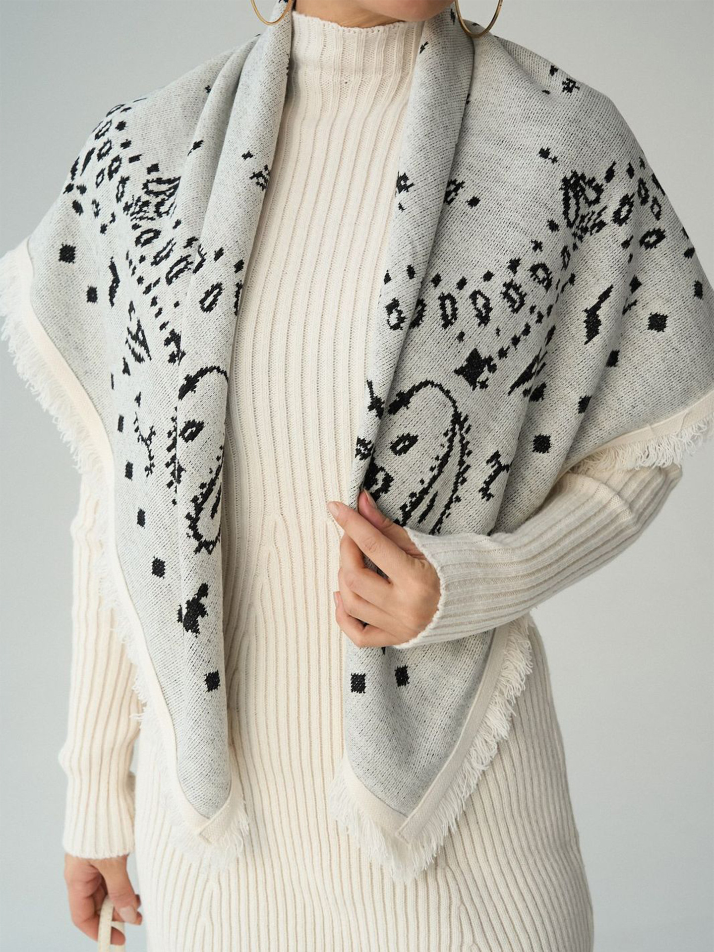 Womens Fringe Trim Bandana Paisley Print Square Scarf Stylish Date Night 2026 Female Vacation Fashion Accessory 260415