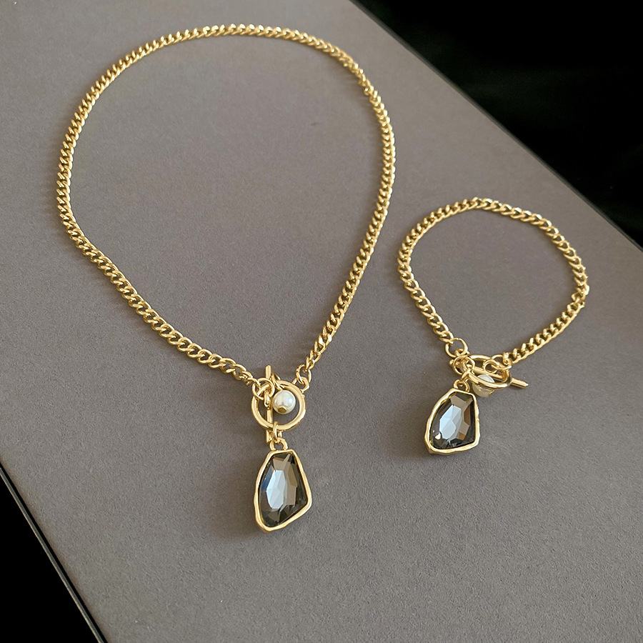 Diamond-embellished irregular chain pendant pearl necklace and bracelet set 2026 new minimalist style high-end jewelry for women - view 9