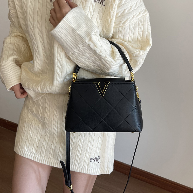 designer luxury Cross border fashion deer skin velvet handbag for women in autumn and winter 2026 new luxury handbag retro single shoulder diagonal cr - view 3