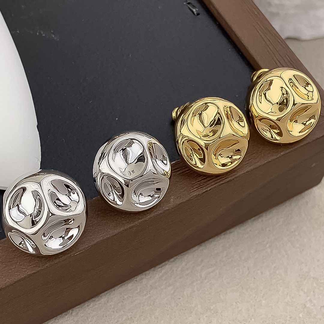 Designer Earrings Women 18K Gold Plated Earring Irregular Round Concave Stud Earrings Luxury Jewlery Designer for Women Elegant Free Shipping Buy One 