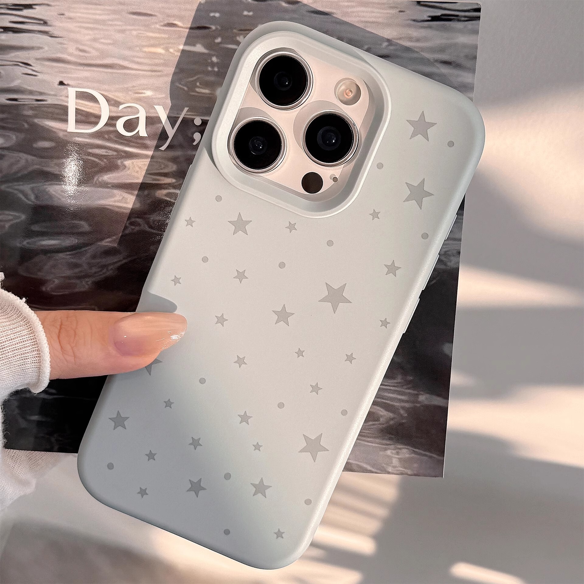Designer Phone Case Vintage Aesthetic Grip Friendly Lightweight Daily Use for Iphone 17 Pro Max Heavy Duty Reinforced Corners Rugged Neon Anti-fingerp