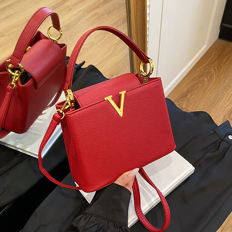 designer luxury 2026 New Handbag Fashion Handheld Bucket Bag Premium Versatile Bag Crossbody Bag for Women Bold design