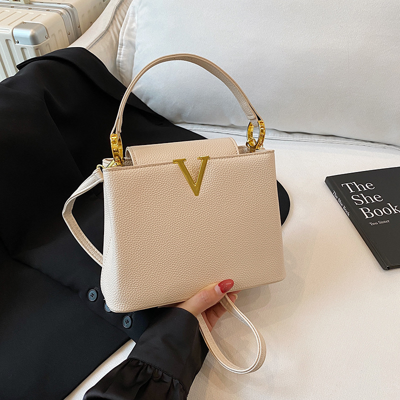 designer luxury 2026 New Handbag Fashion Handheld Bucket Bag Premium Versatile Bag Crossbody Bag for Women Bold design