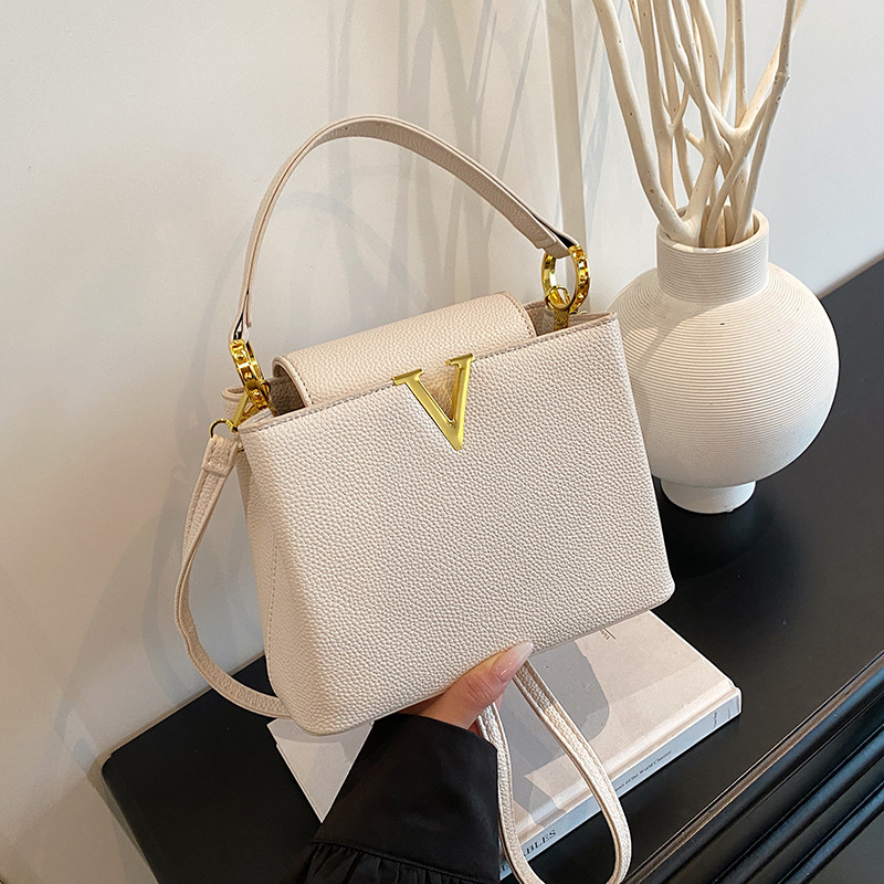 designer luxury 2026 New Handbag Fashion Handheld Bucket Bag Premium Versatile Bag Crossbody Bag for Women Bold design