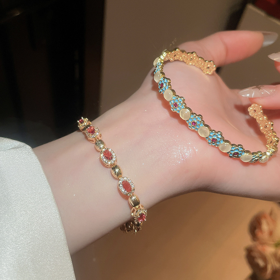 Zircon Cat's Eye Flower Bracelet Exquisite Palace Style Elegant Hand Jewelry Light Luxury Heavy Craftsmanship for Women - view 3