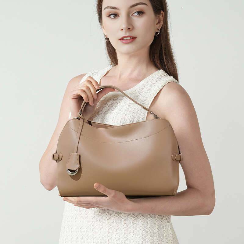 Niche High End Genuine Leather Single Shoulder Bag Spring Summer Large Capacity Office Lady Commuter Handbag Daily Casual Versatile Women Shoulder Bag