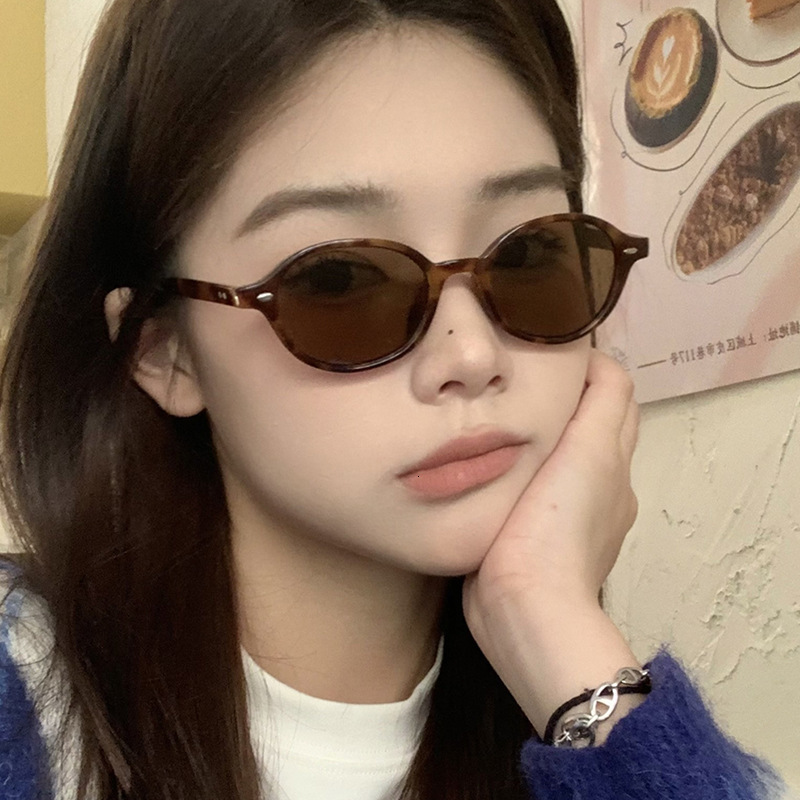 Retro Small Oval Sunglasses Women Men Rivets Shades Fashion Eyewear Sun Glasses UV400 Female 260104