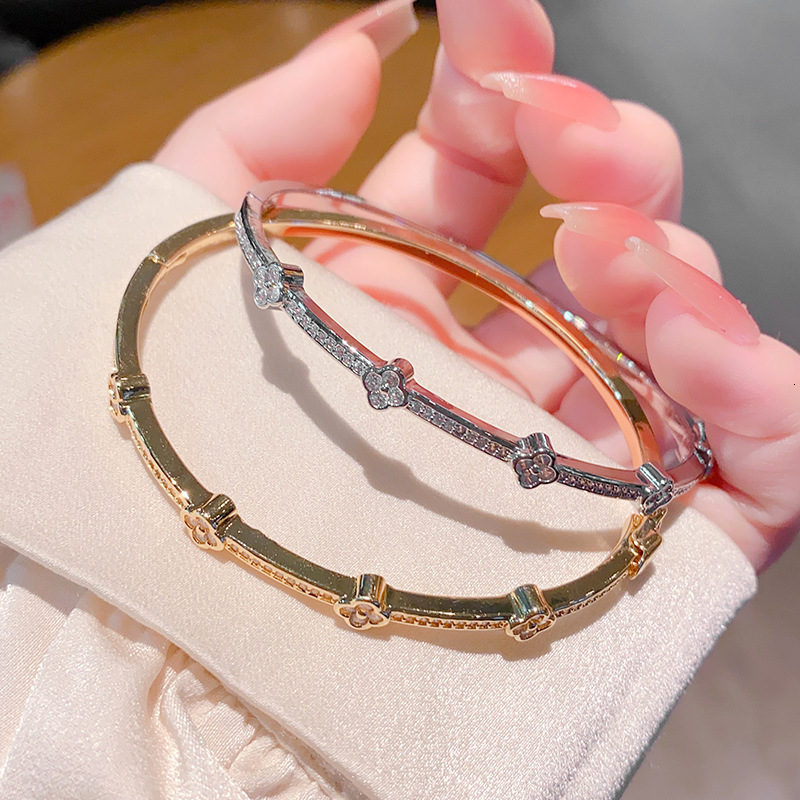 Bracelet For Women Four Leaf Clover Elegant Simple High End Light Luxury Versatile Festival Wrist Jewelry - view 5