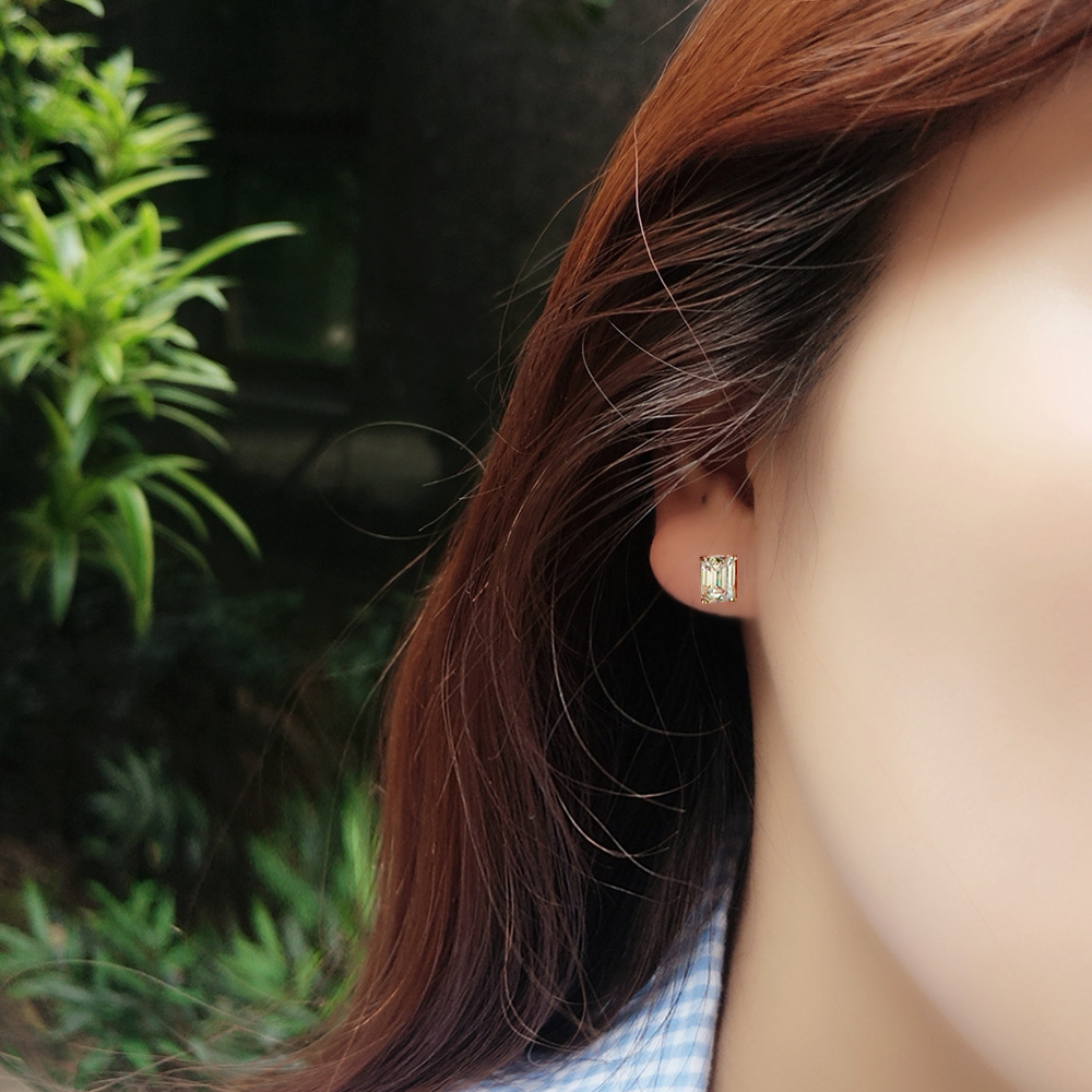Pure 100 925 Sterling Silver Elegant Luxury Jewelry Emerald Cut White Moissanite Diamond Solitaire Party Women Wedding Stud Earring For Christmas gift