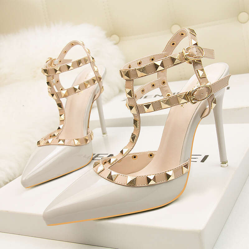 European And American Style High Heels Patent Leather Metal Rivets Sexy Nightclub Women's Shoes Roman Sandals - view 4