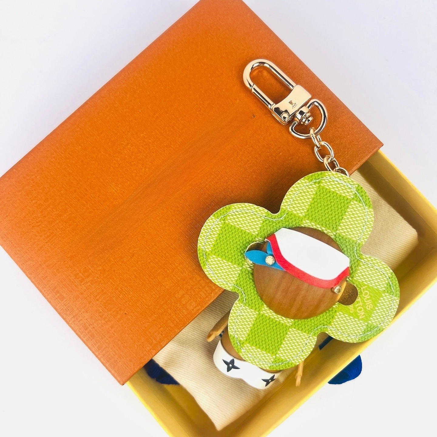 Designer Sunflower Keychain Luxury Bag Charm Keychains For Women Leather Classic Letters Bag Pendant Key Chains Gift