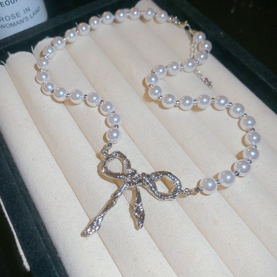 French vintage pleated bow pearl necklace, exquisite princess-style collarbone chain, light luxury with a high-end feel, versatile accessory - view 7