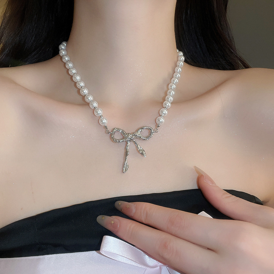 French vintage pleated bow pearl necklace, exquisite princess-style collarbone chain, light luxury with a high-end feel, versatile accessory - view 5