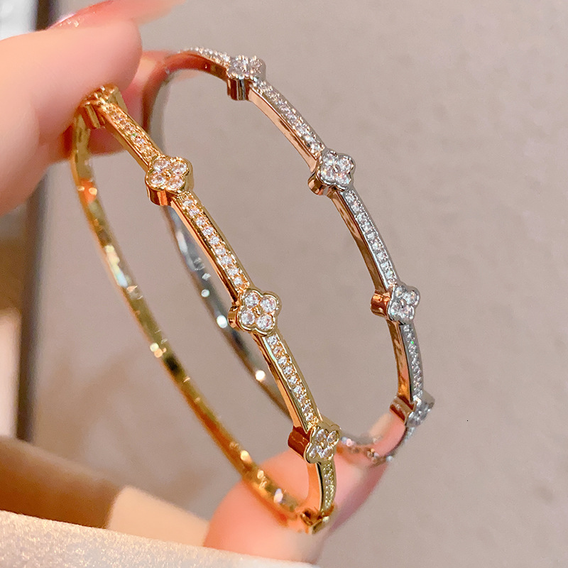 Bracelet For Women Four Leaf Clover Elegant Simple High End Light Luxury Versatile Festival Wrist Jewelry - view 4