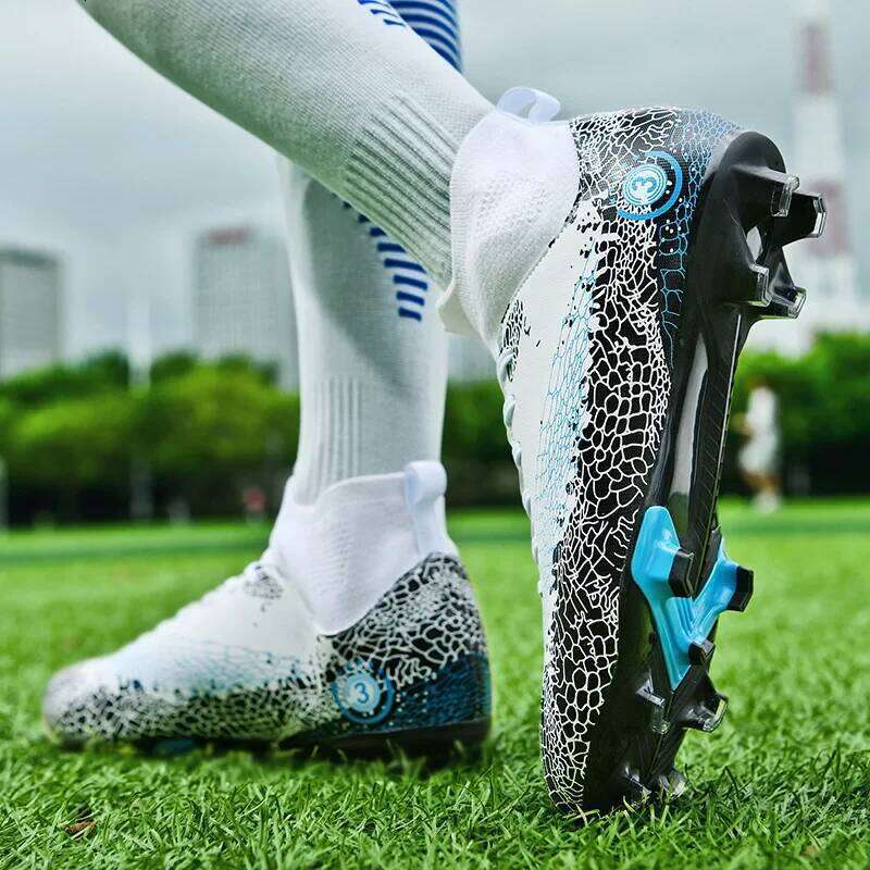 New Soccer Men Sneakers Cleats Professional Boots Training Children Kid Futsal Football Shoes Boy Size 35- 26W0508