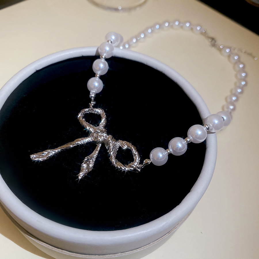 French vintage pleated bow pearl necklace, exquisite princess-style collarbone chain, light luxury with a high-end feel, versatile accessory - view 8