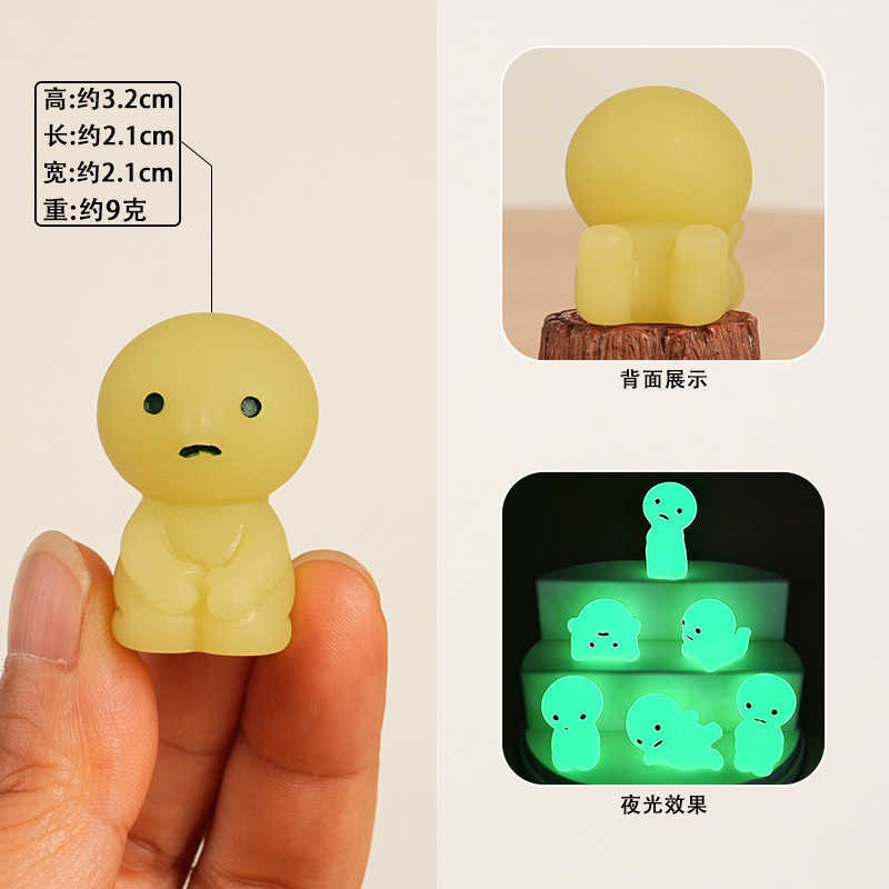 Corner King SMISKI series 1 popular night-light figurine toy, cute little person car-mounted decorative item. C260512