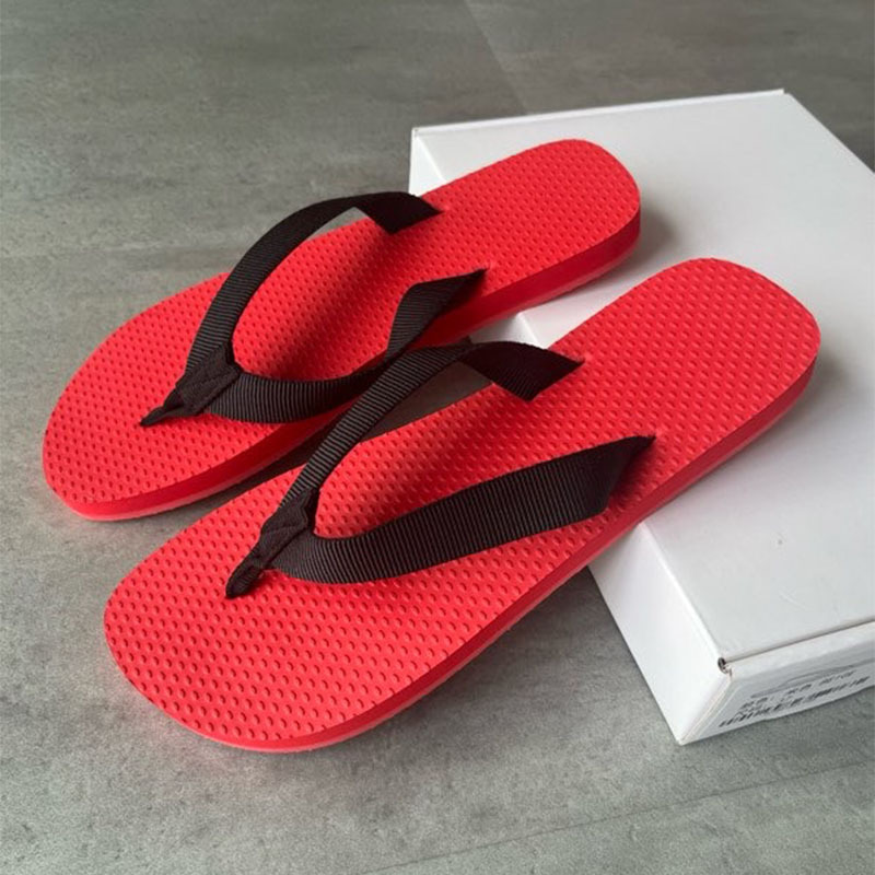 2026 Summer Red Sole Flip Flops Flat Slippers For WomenMen Thick Sole Lazy Mules Casual Vacation Beach Slides Couple Shoes R260512
