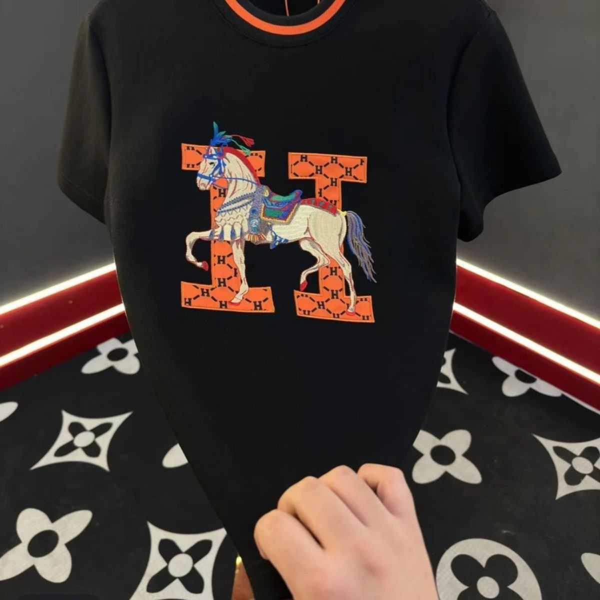 2026 New Round Neck Embroidered Short Sleeve Summer Fashion Mens Trendy Casual Couple Light Luxury T-Shirt Versatile Top