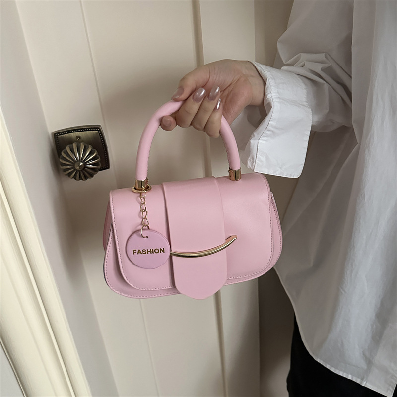 Free shipping, high-end and niche design bag for women, 2026 new hot selling women's bag, popular crossbody bag, single shoulder saddle bag