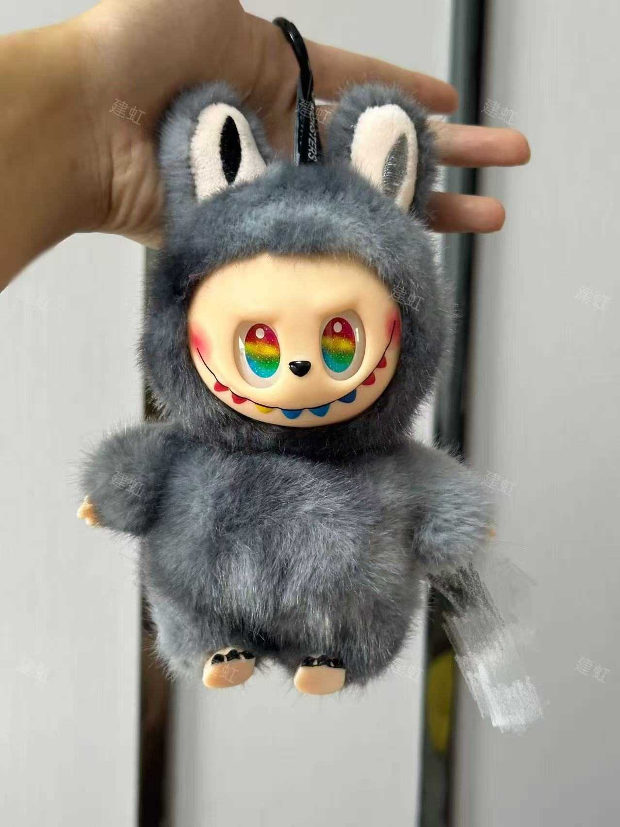 Direct delivery of Labubu doll vinyl series plush pendants Labubu dolls third-generation blind boxes L260512TW62