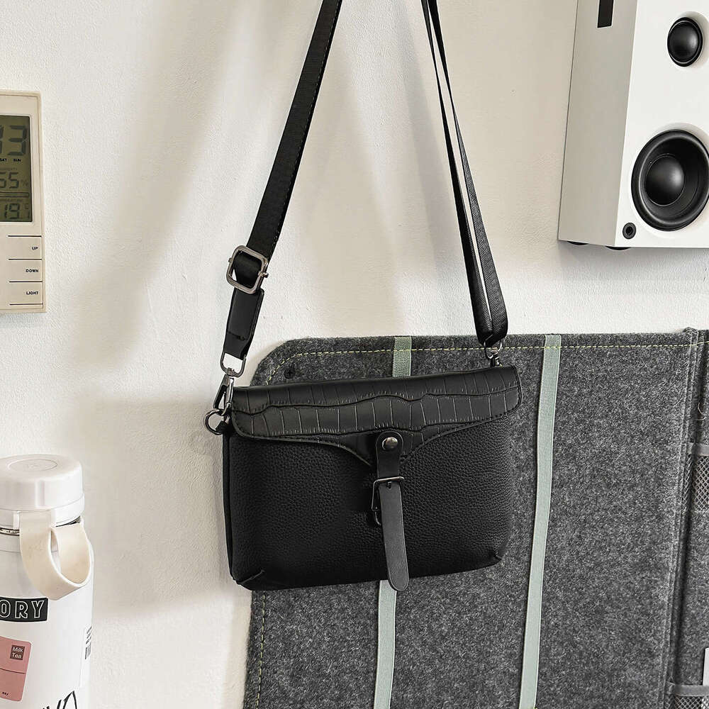 Unique Original MenS Commuter Shoulder Crossbody Bag Portable Small Phone Messenger Bag With Vintage Lychee High Quality Luxury Bag Shoulder bag and c