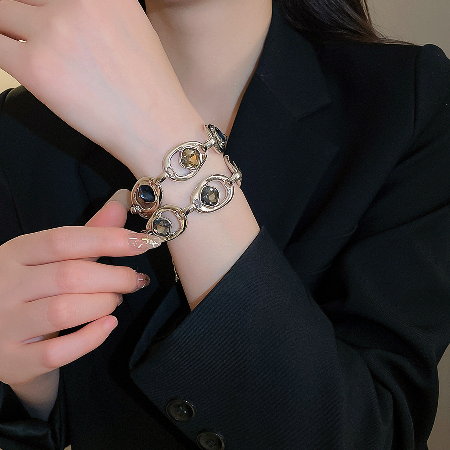 European American cross-border diamond-encrusted oval hollow vintage personality temperament bracelet, light luxury and high-end jewelry wholesale - view 4