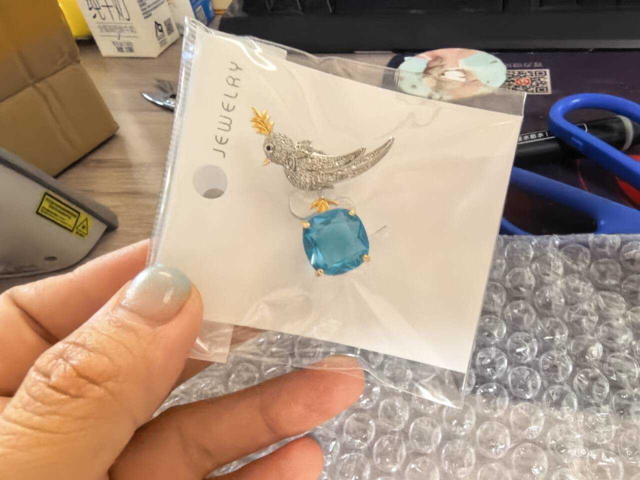 Pins Brooches WEIMANJINGDIAN New Arrival of High Quality Cubic Zirconia Bird Ice Cube Jewelry Chest Z260512 - view 3