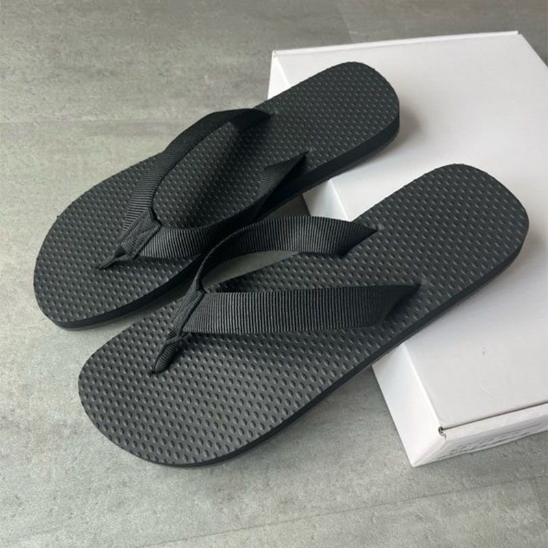 2026 Summer Red Sole Flip Flops Flat Slippers For WomenMen Thick Sole Lazy Mules Casual Vacation Beach Slides Couple Shoes R260512