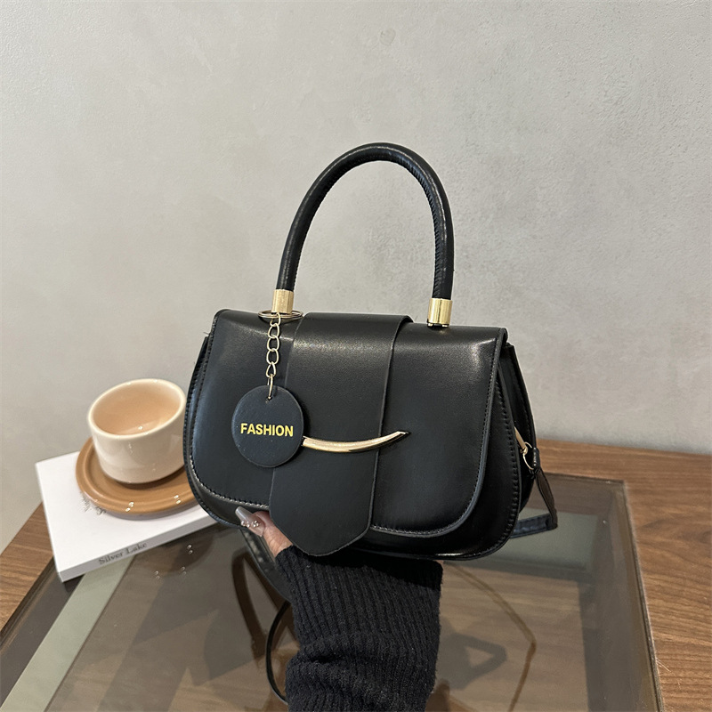 Free shipping, high-end and niche design bag for women, 2026 new hot selling women's bag, popular crossbody bag, single shoulder saddle bag