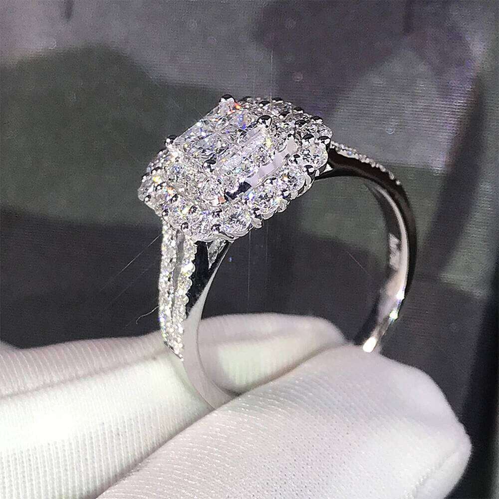 Huitan Gorgeous Square Shape Women Full Bling Iced Out Micro Pave Crystal Zircon Dazzling Bridal Wedding Engage Ring J260512