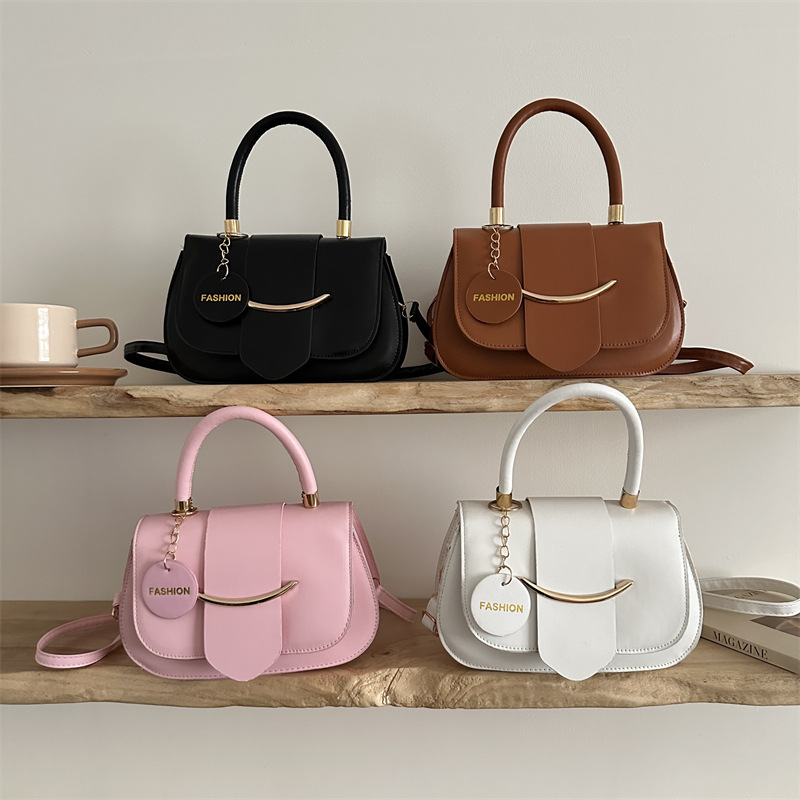 Free shipping, high-end and niche design bag for women, 2026 new hot selling women's bag, popular crossbody bag, single shoulder saddle bag